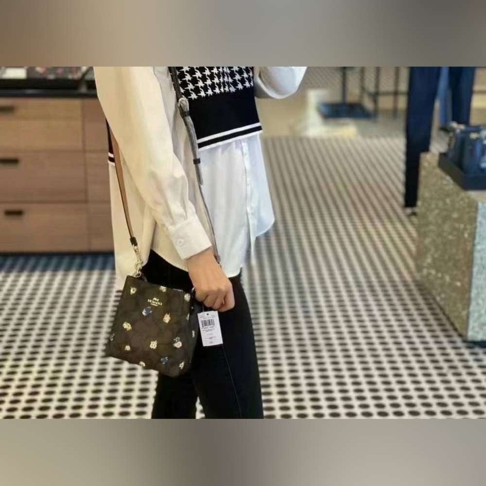 NWT Coach Mini Town Bucket Bag In Signature Canvas With Vintage Rose Print C7270 - Picture 16 of 16
